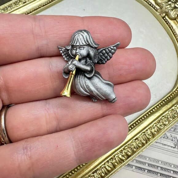 Vintage Jewelry Dana Angel with Trumpet brooch pin - Picture 1 of 3
